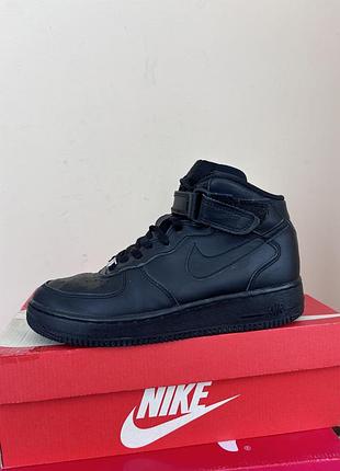 Nike шкіряні черевики 39