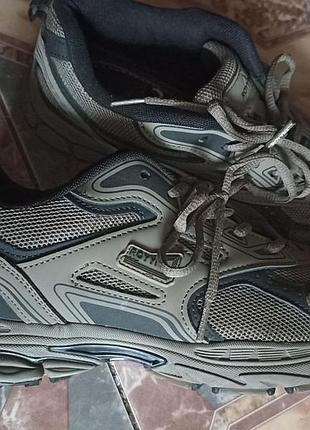 Кросівки чоловічі з сіткою.