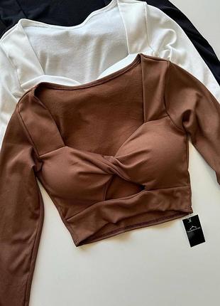 Стильний жіночий топ в рубчик з чашками та довгими рукавами