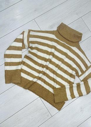 Фірмовий світер