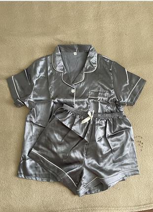 Піжама жіноча шовкова м сіро-блакитна шорти футболка