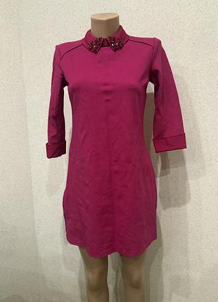 Міні сукня з комірцем розміру хс/с