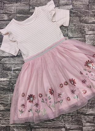 Плаття з фатином