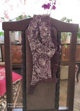 Красивий еластичний бюстгальтер