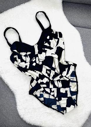 Суцільний купальник на кісточках