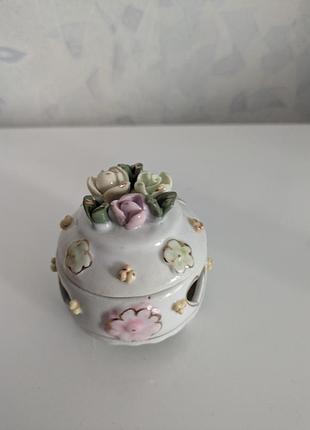 Порцелянова скринька мініатюра вінтажна