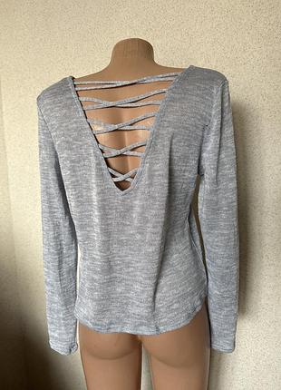 Светр з оригінальною спинкою