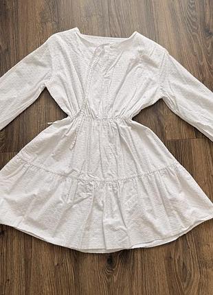 Стильна біла сукня