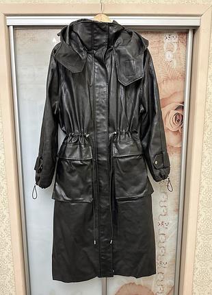 Обьмное длинное черное кожаное пальто, плащ с   капюшоном, кулиской   reserved
