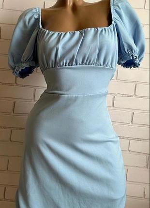 Голубое женское платье