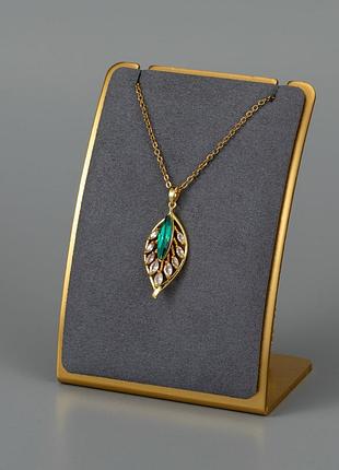 Кольє у вигляді пальмового листя з підвіскою з кубічного цирконію. елегантне кольє