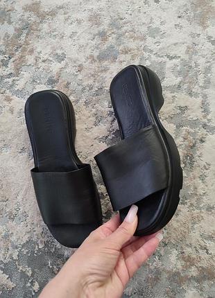 Шлепанцы кожаные 39