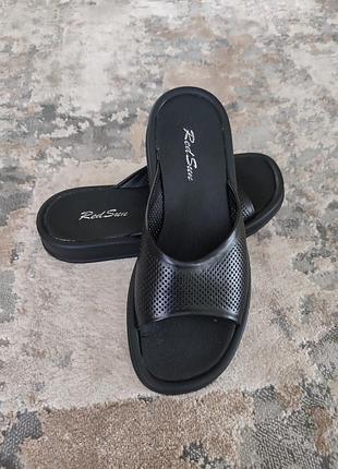 Шльопанці шкіряні