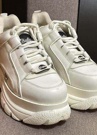 Кросівки жіночі buffalo london на високій платформі 39 розмір