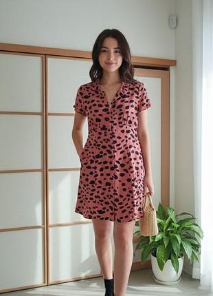 Платье-халат фирмы "asos" из стопроцентной вискозы.мягкое на ощупь