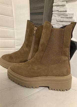 Стильні черевики челсі