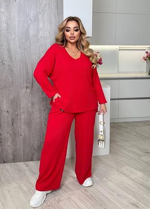 Стильний та комфортний жiночий костюм
