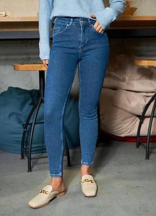 Женские джинсы