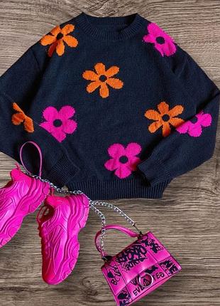 Свитер с ромашками