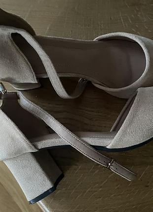 Босоніжки  бежеві