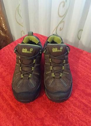 Кроссовки кожаные подростковые трекинговые jack wolfskin.