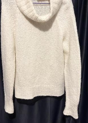 Кремовий светр