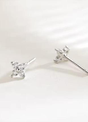 Нежные серебряные серьги с клевером 925
