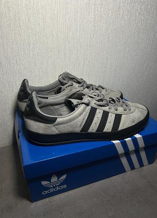 Кросівки adidas broomfield 2