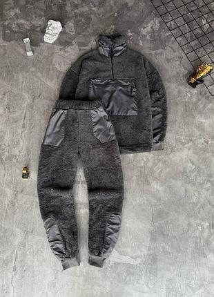 Тепленький костюм мягуская