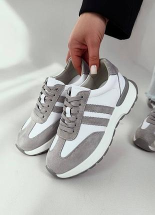 Натуральные базовые удобные кроссовки