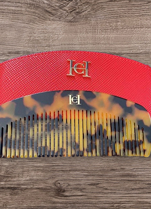 Carolina herrera расческа.