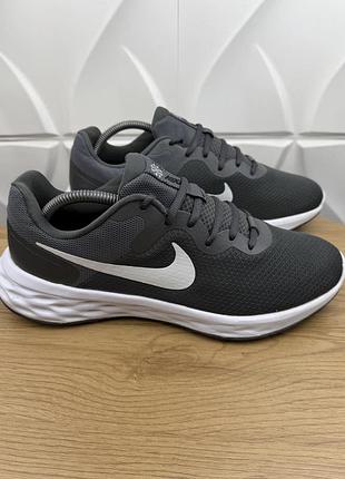 Оригінальні кросівки nike revolution
