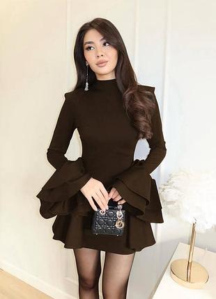 Жіноча сукня з воланами