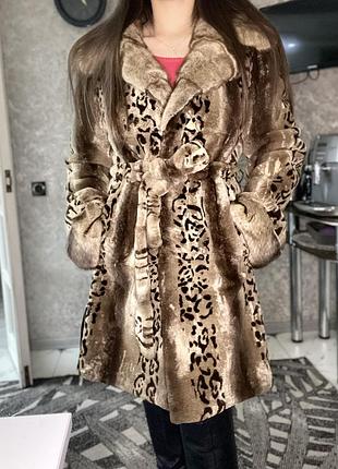 Зимова шуба з капюшоном