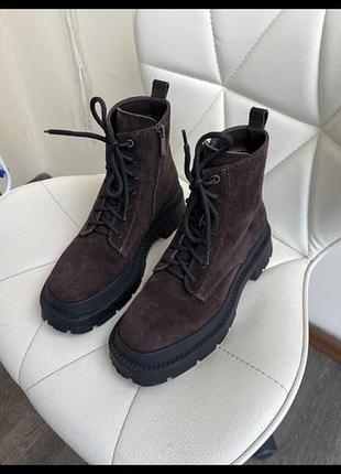 Чоботи жіночі