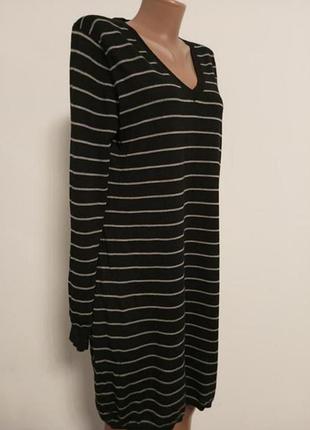 Шерстяное платье в полоску 
unigio 100% шерсть
