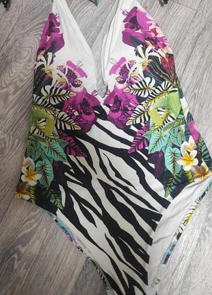 Красивый слитный купальник в размере м цветочный принт 🌺