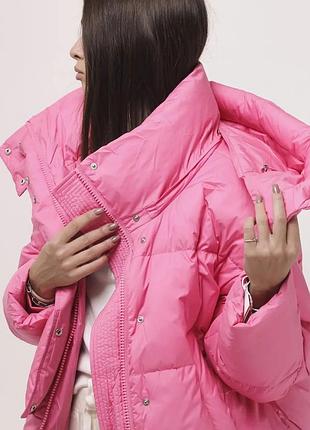 Зимняя куртка-пуховик с капюшоном розового цвета стеганая прошитая объемная оверсайз