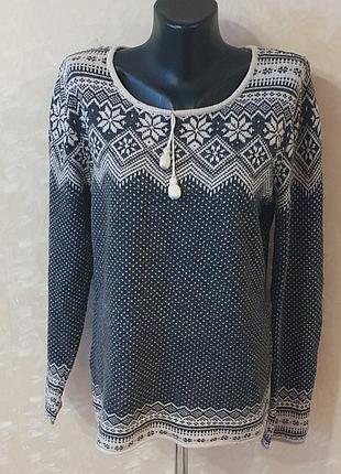 Теплий светр орнамент