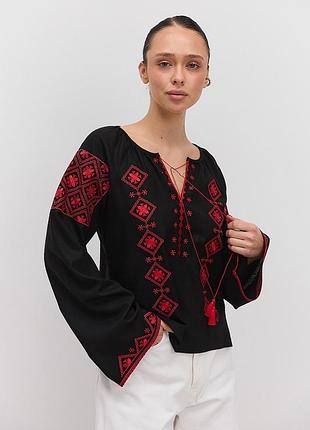 Чорна вишиванка з широкими рукавами