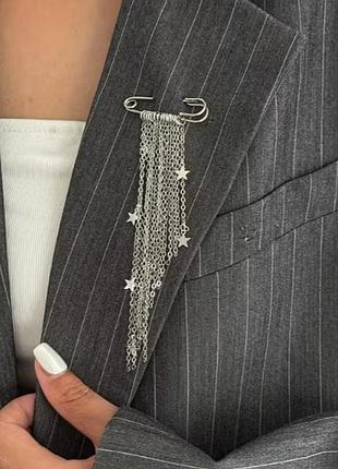 Брошка шпилька з ланцюжками та зірочками