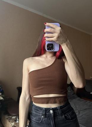 Женский топ на одно плечо