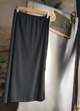 Чорна спідниця під'юбник міді