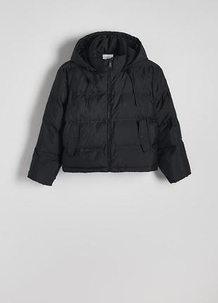 Стьобана куртка з капюшоном