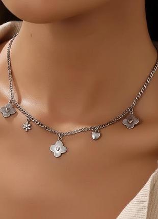 Цепочка-колье с подвесками «цветы и сердца» нержавеющая сталь