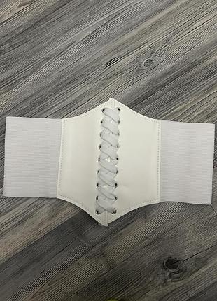 Білий корсет