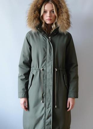 Зимняя парка с натуральным мехом на капюшоне р-р 18.