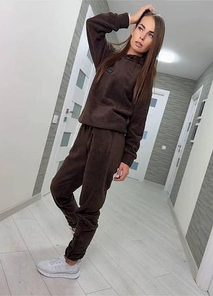 Теплий жіночий костюм