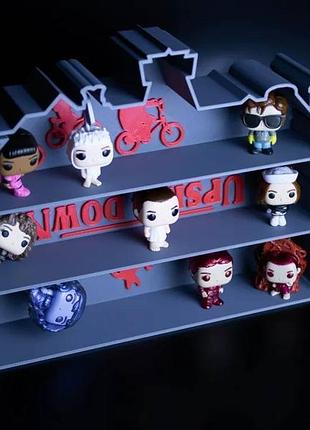 Розпродаж!підставка “stranger things” преміум стенд дивні дива kinder joy