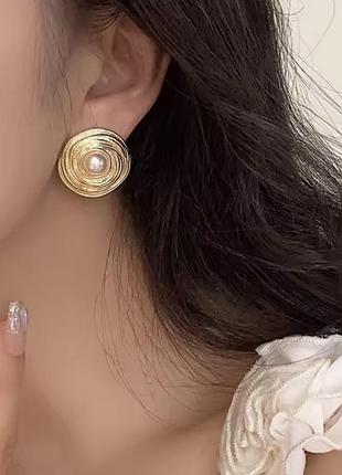 Тренд оригінальні золотисті жіночі сережки кульчики підвіси вінтажний стиль позолота перлини